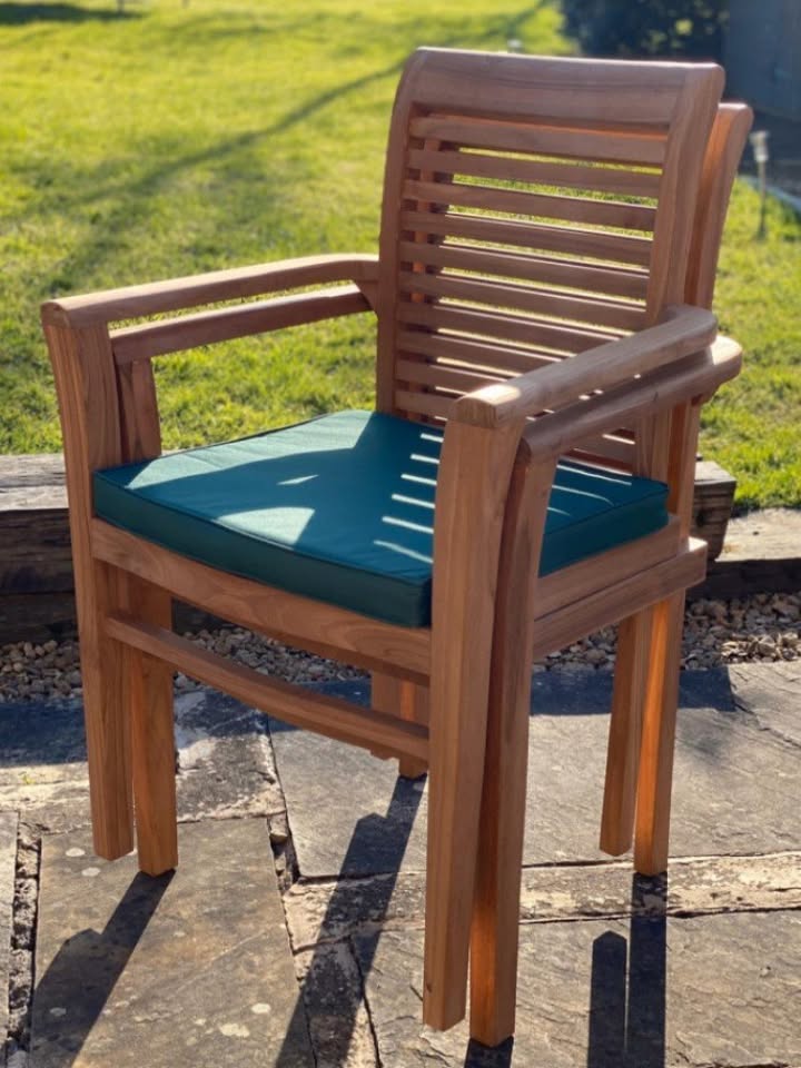 Double extendable table 1.8m to 2.4m, 8 x teak stacking chairs, free 3m parasol and cushions