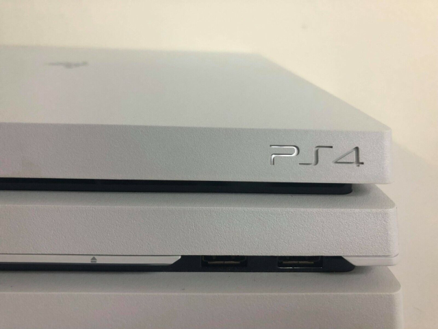 White (PS4)